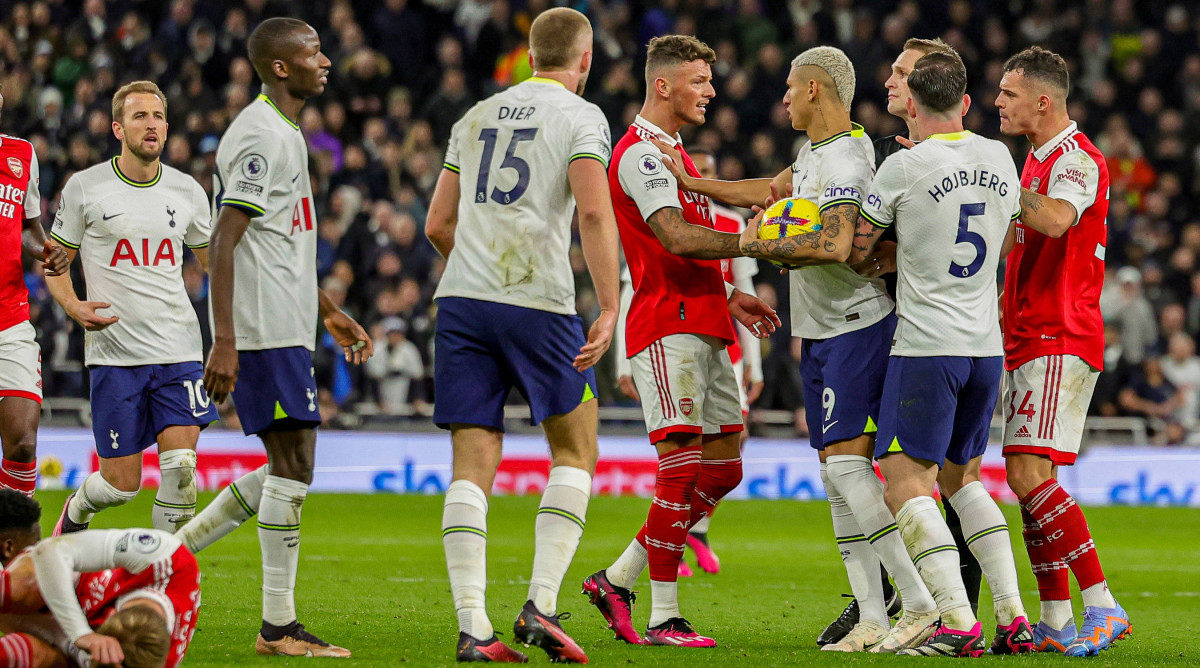 Spurs and Arsenal after a foul